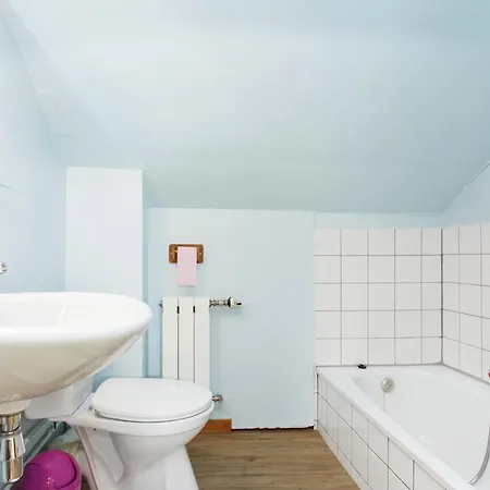 Casa vacanze Lavish Farmhouse In Ambly With Forest View *